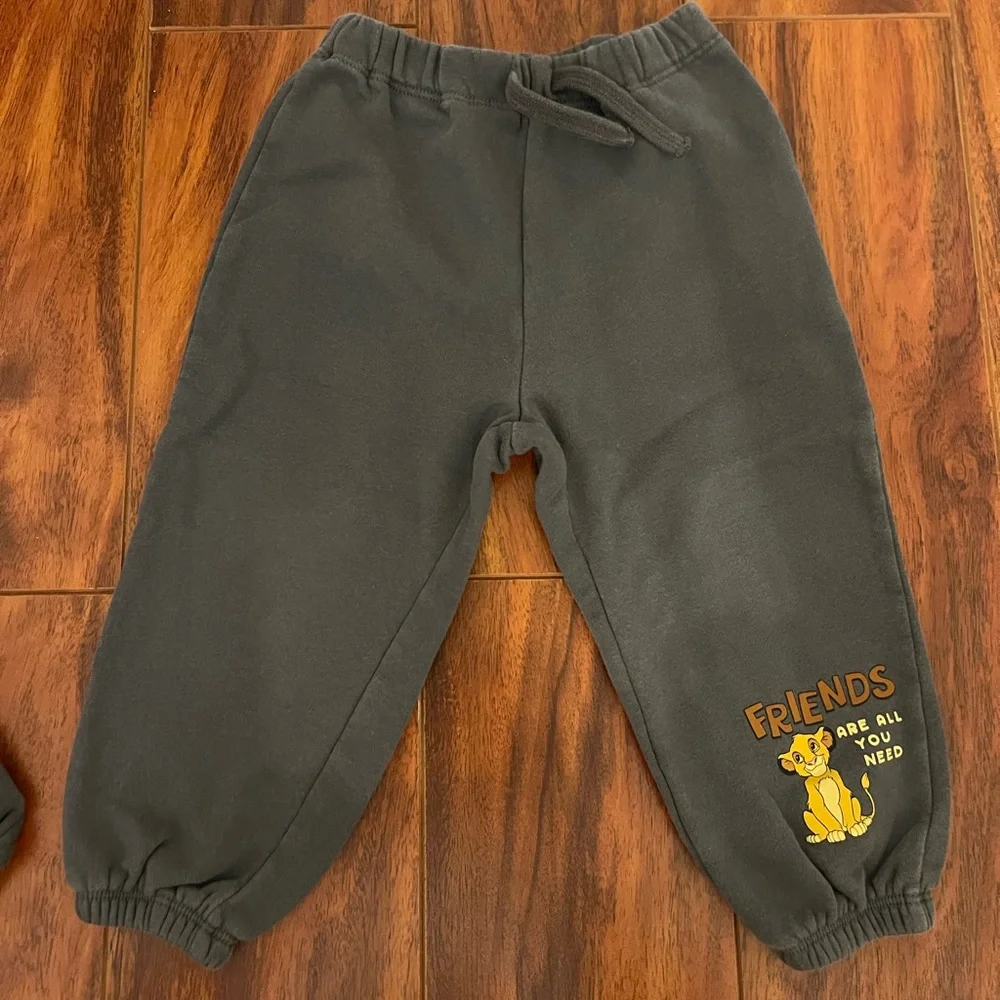 H&M x Disney Lion King Sweatsuit - Picture 6 of 7